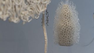 Ingrid Allik (1958). Tasakaal. 2016–2024. Paberportselan. Kunstniku loal